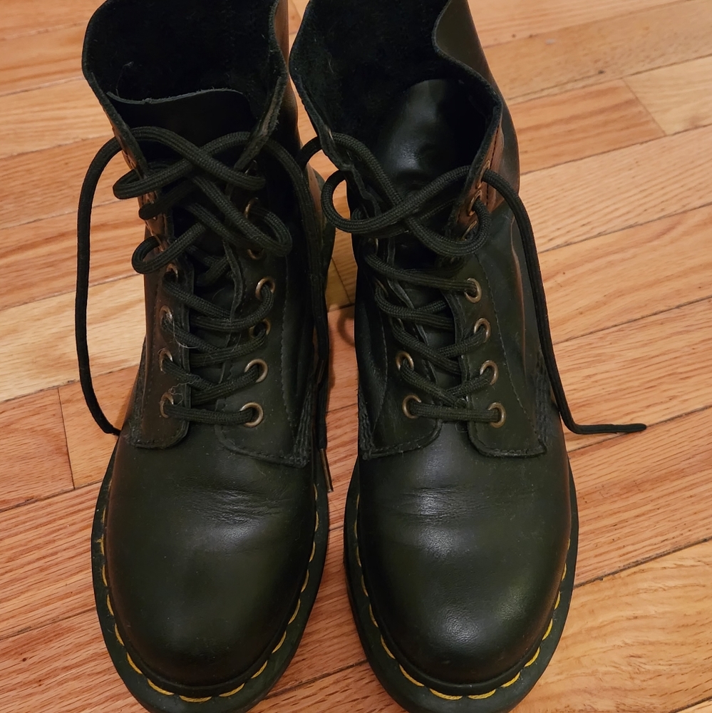 Dr. Martens Clemency boots
